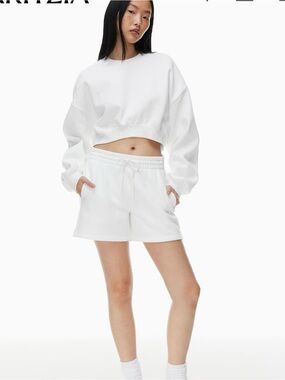 🐚 🌸Aritzia Boyfriend Mid-Thigh Cozy Fleece Shorts in Soft Seashell Pink🌸🐚